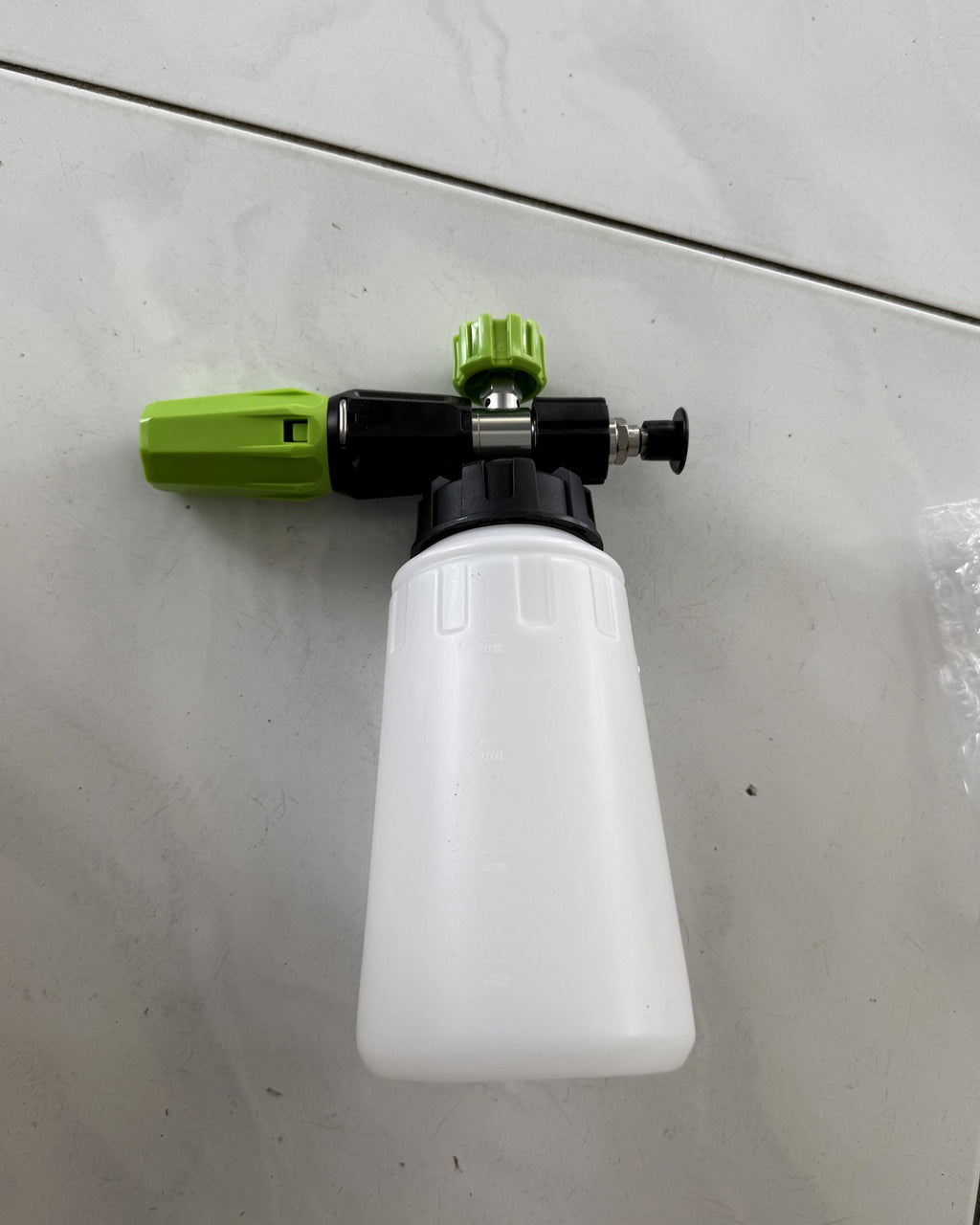 Foam cannon included with the F4