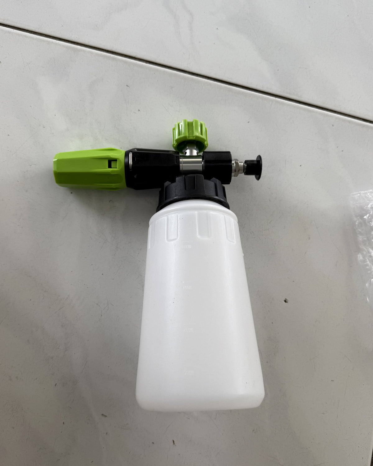 Foam cannon included with the F4