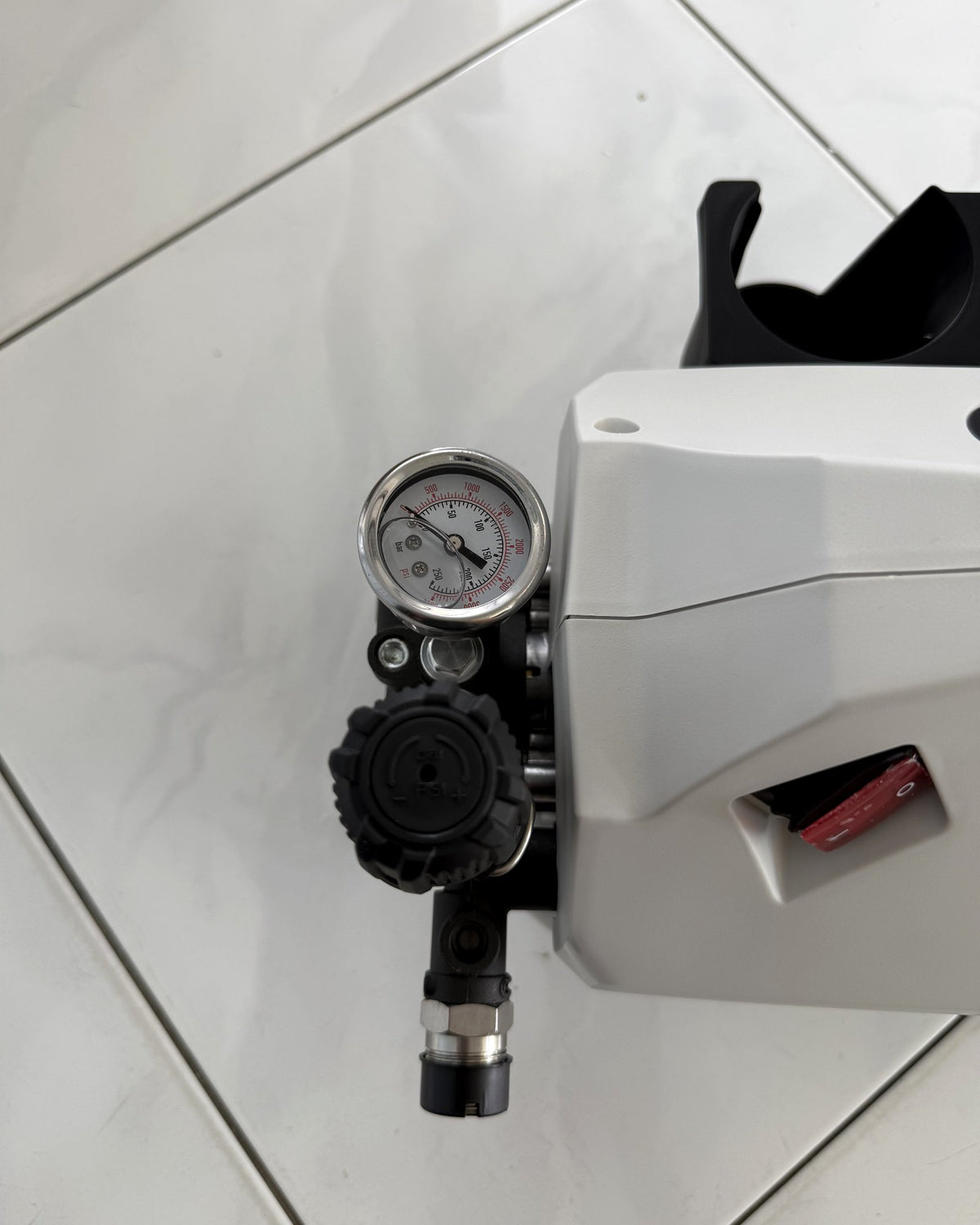 P6 Pro pressure gauge and outlet