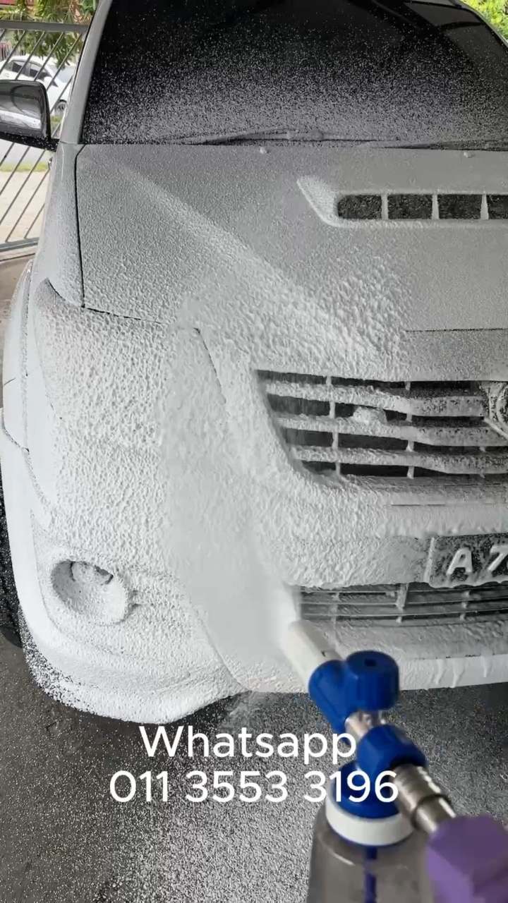 A white pickup covered in thick snow foam by a foam cannon, then the 3.0 MAIN WASH bottle, a bucket wash and a mitt (silent loop)